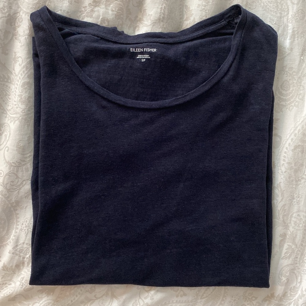 EILEEN FISHER oversized NAVY t-shirt. 100% organic linen. Size S